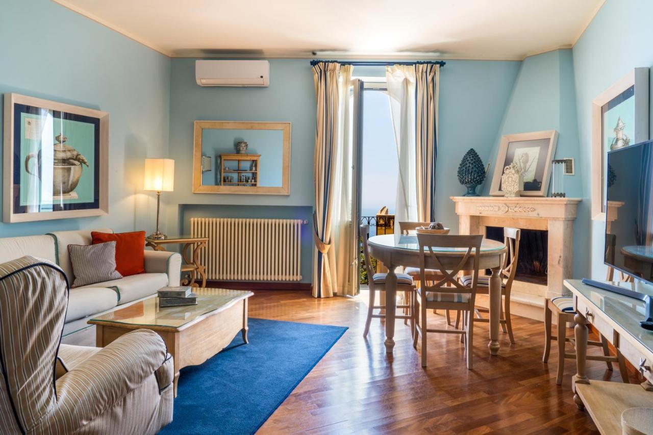 Hotel Villa Carlotta ตาออร์มินา ภายนอก รูปภาพ
