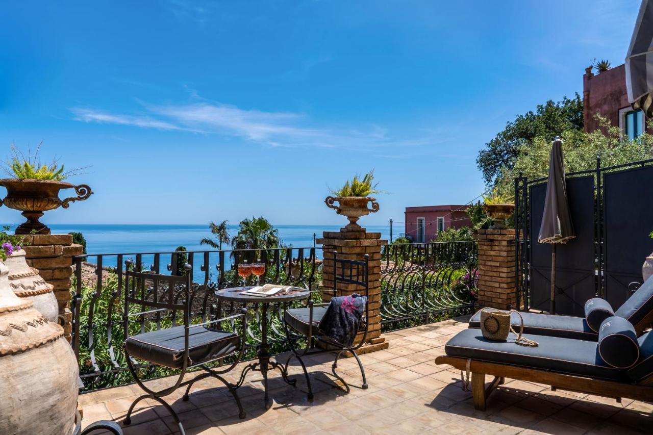 Hotel Villa Carlotta ตาออร์มินา ภายนอก รูปภาพ