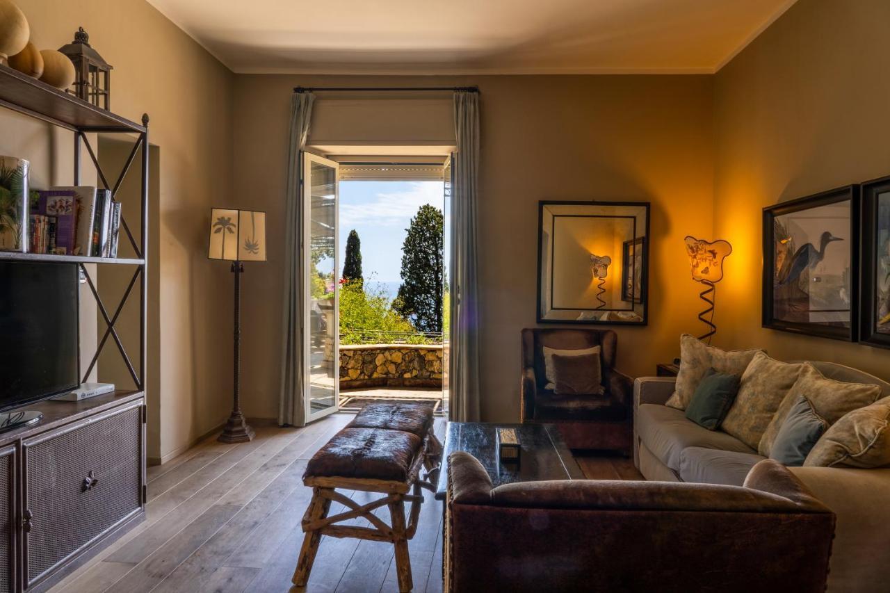 Hotel Villa Carlotta ตาออร์มินา ภายนอก รูปภาพ