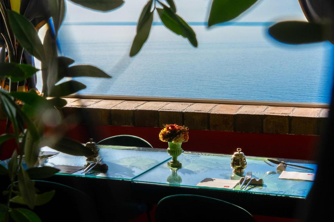 Hotel Villa Carlotta ตาออร์มินา ภายนอก รูปภาพ