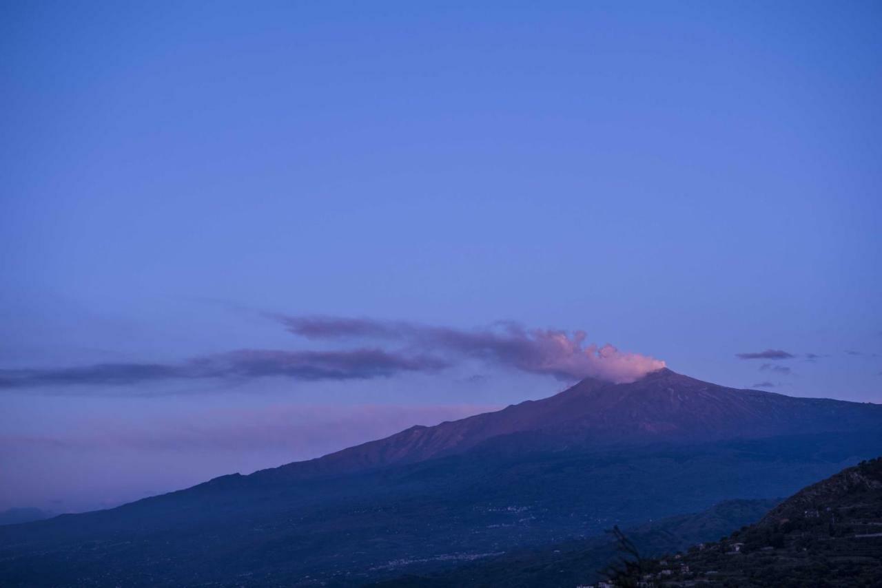 Hotel Villa Carlotta ตาออร์มินา ภายนอก รูปภาพ